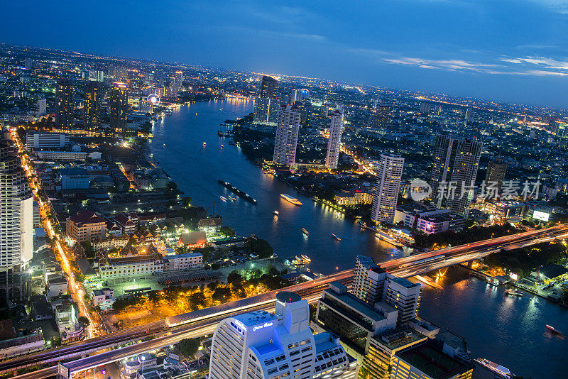 泰国曼谷:湄南河蓝色夜景