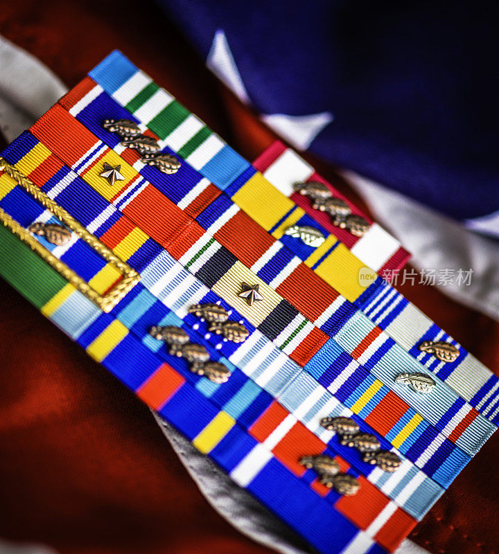 美国国旗上的美国军事丝带