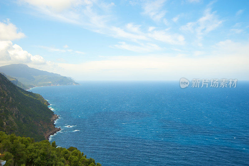 在马略卡岛的海滩上