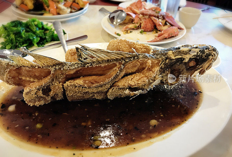 亚洲中餐:酱香酥炸鱼