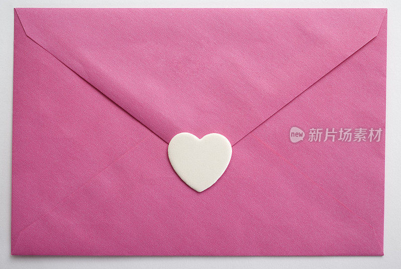 粉色信封和心形