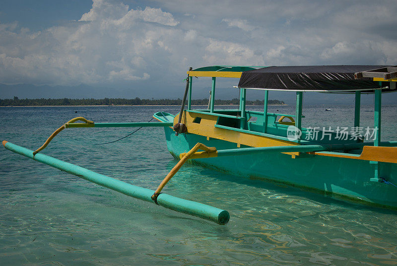 印尼吉利群岛上的传统船只