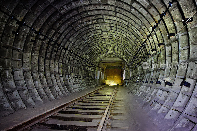 正在建设的废弃圆形地铁隧道。