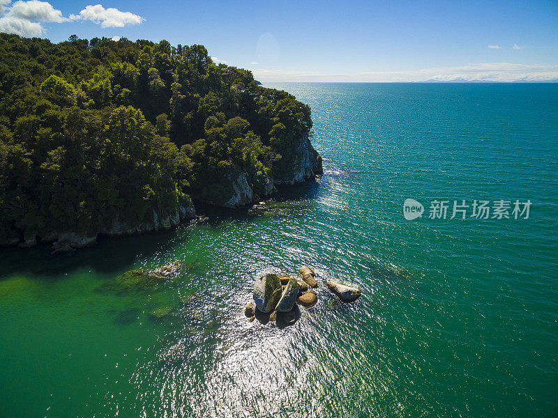 拆分苹果岩海滩鸟瞰图