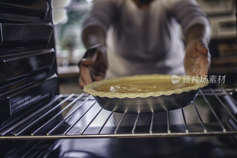 用烤箱烘焙节日南瓜派