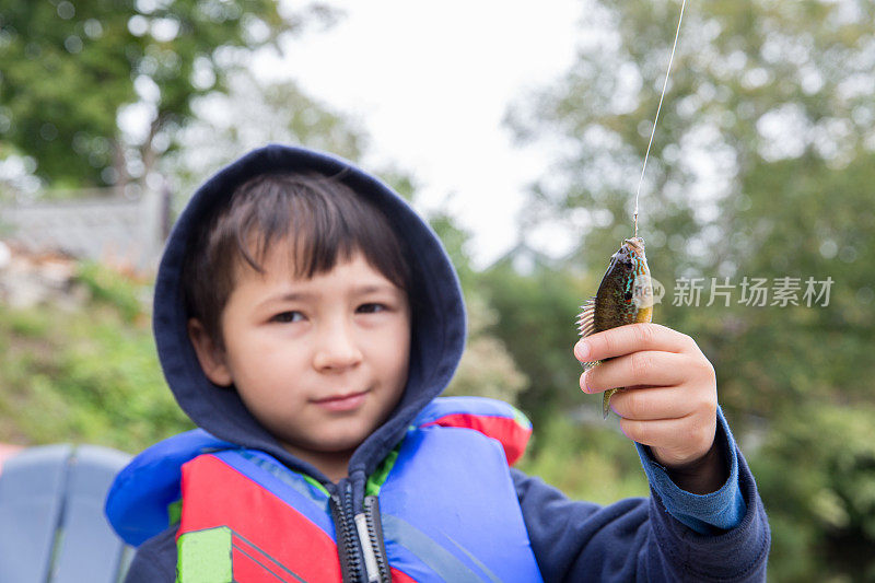 钓到了一条鱼