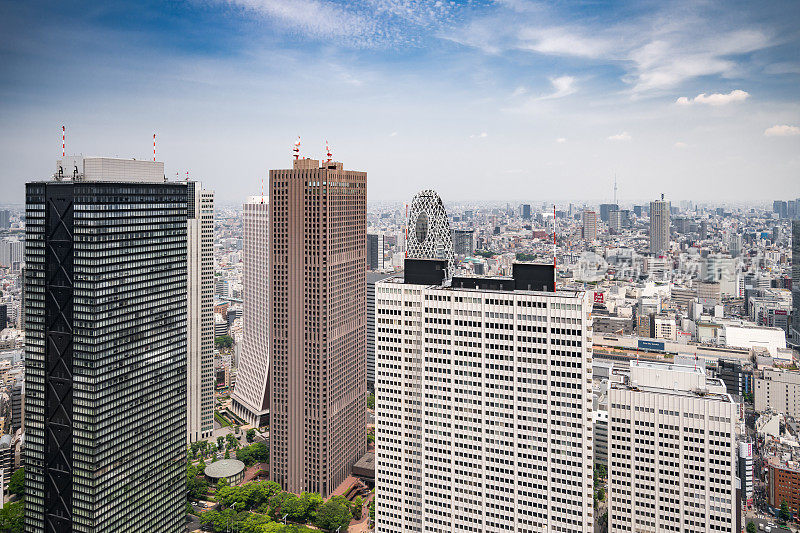 新宿的现代摩天大楼