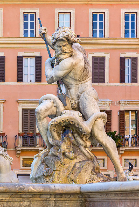意大利罗马纳沃纳广场的海王星喷泉。