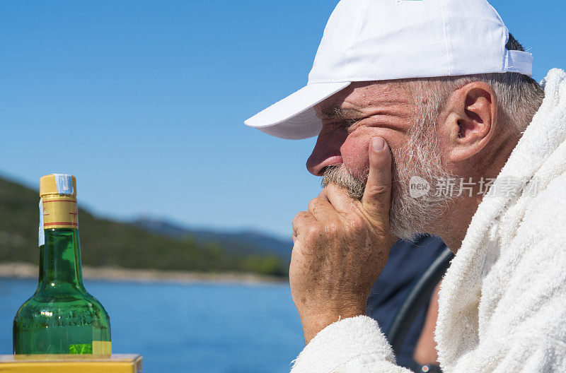 喝不喝是老年人的问题。