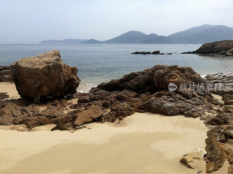 香港大屿山芝麻湾半岛的僻静沙滩