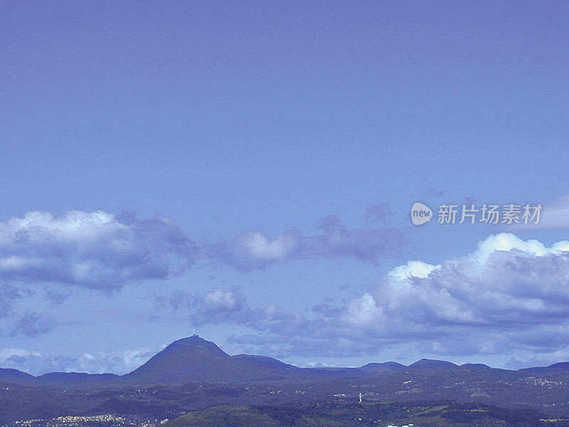 Puy-de-D?me是法国中部的一个部门，以著名的休眠火山Puy de Dome命名。