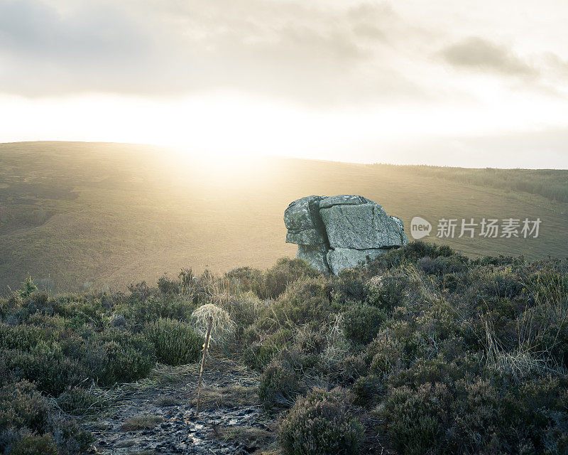 日落时分，都柏林和威克洛山脉的美丽风景