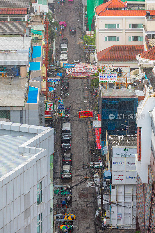 泰国曼谷素坤逸下雨的街道