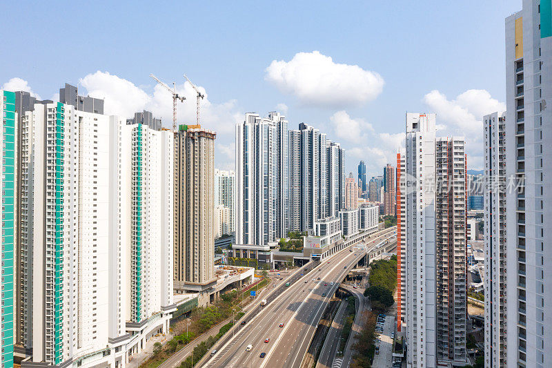 香港九龙的公路和城市现代建筑