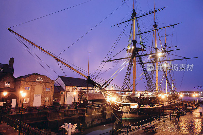 亭可马里号高桅船夜间照明，哈特尔普尔海事博物馆