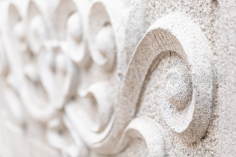 传统的花岗石曲线雕塑。以单色为背景的东方风格