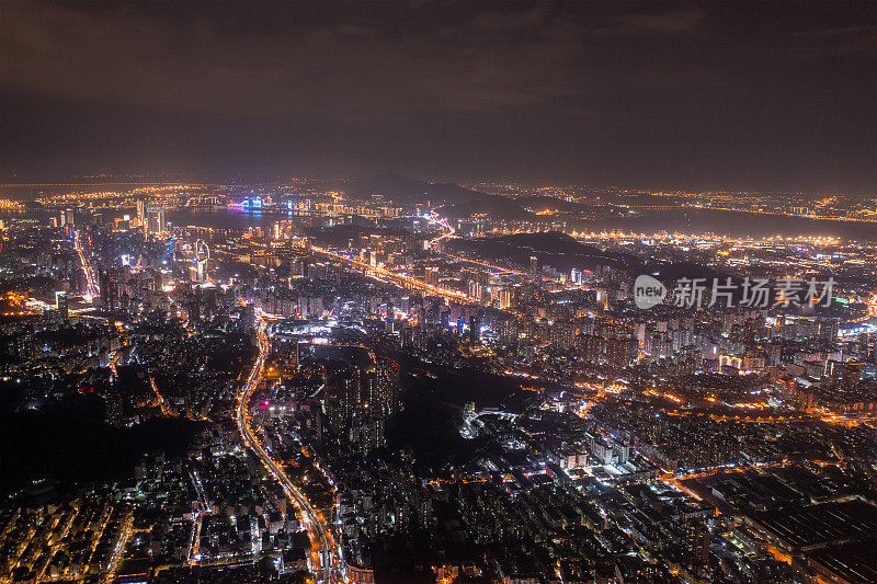 沿海城市夜光鸟瞰图