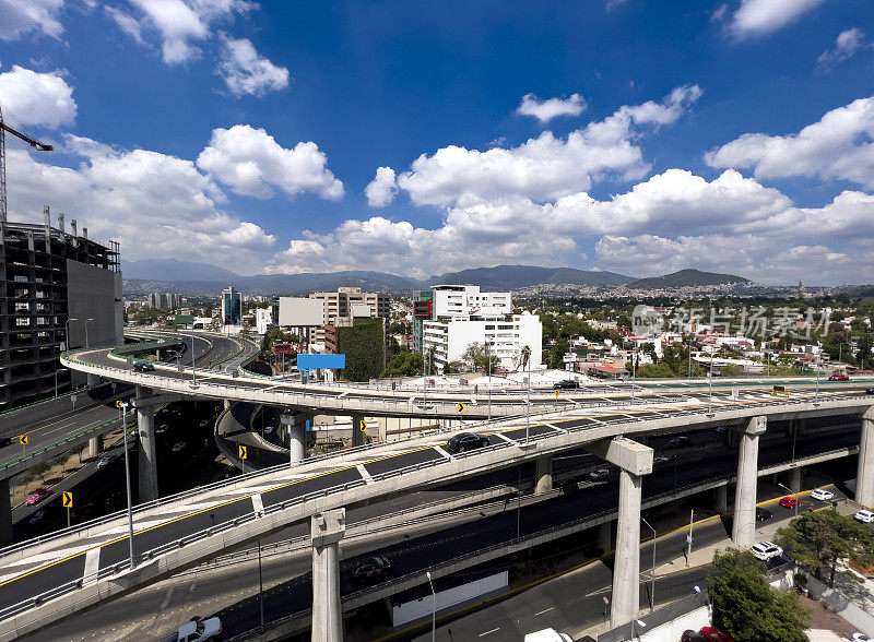 墨西哥城高架公路十字路口