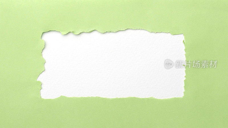 绿色纸框架，撕纸与空间，白色背景文字显示。留白给你留言。广告文案空间