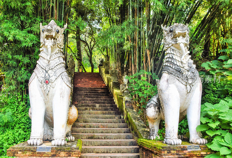 泰国清迈帕拉寺的神话生物。