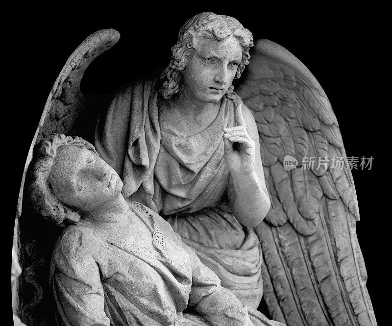 死亡的概念。天使是人类生命终结的象征。古代雕像的残片。