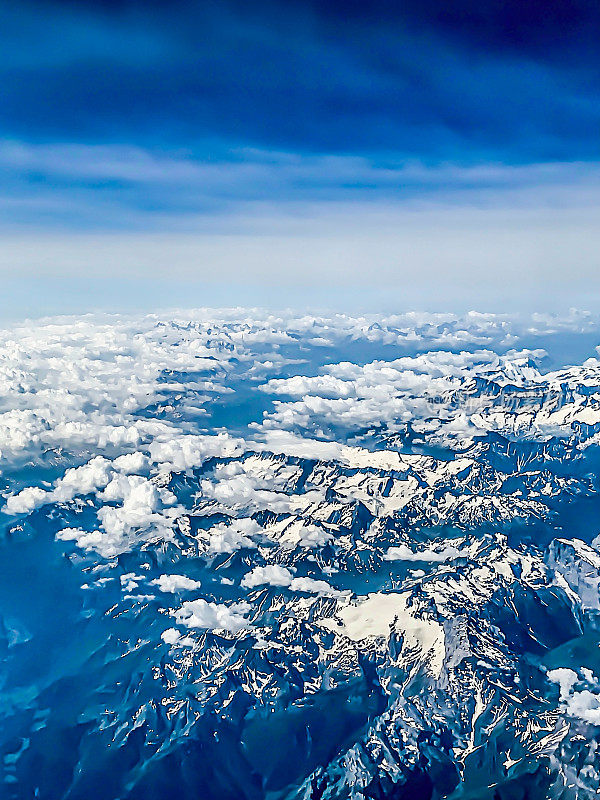 瑞士阿尔卑斯山鸟瞰图