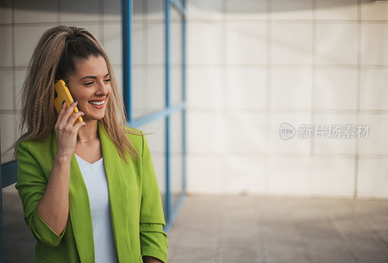 女商人来电话了