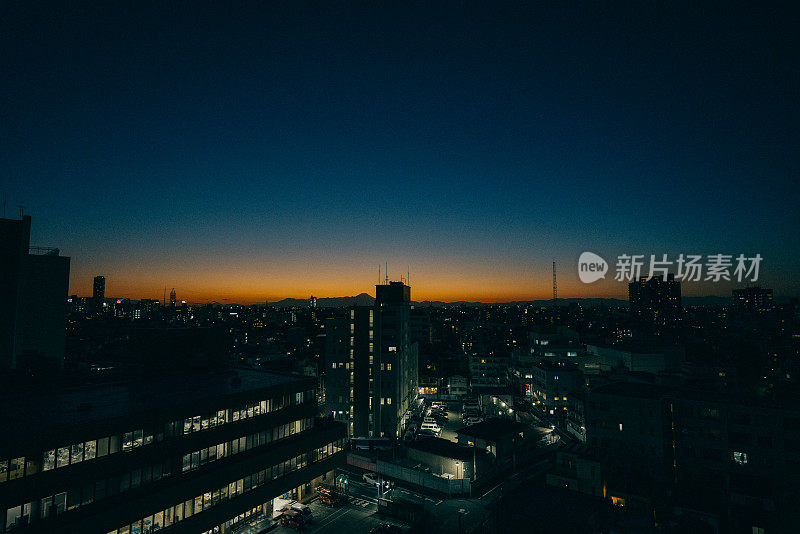 东京的日落和富士山