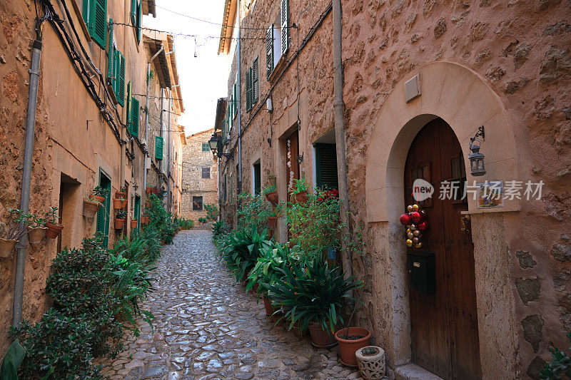 Valldemossa，一个隐藏在山中的西班牙小镇。