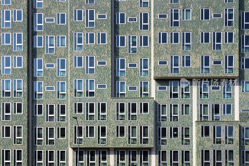意大利米兰一座公寓楼的现代立面