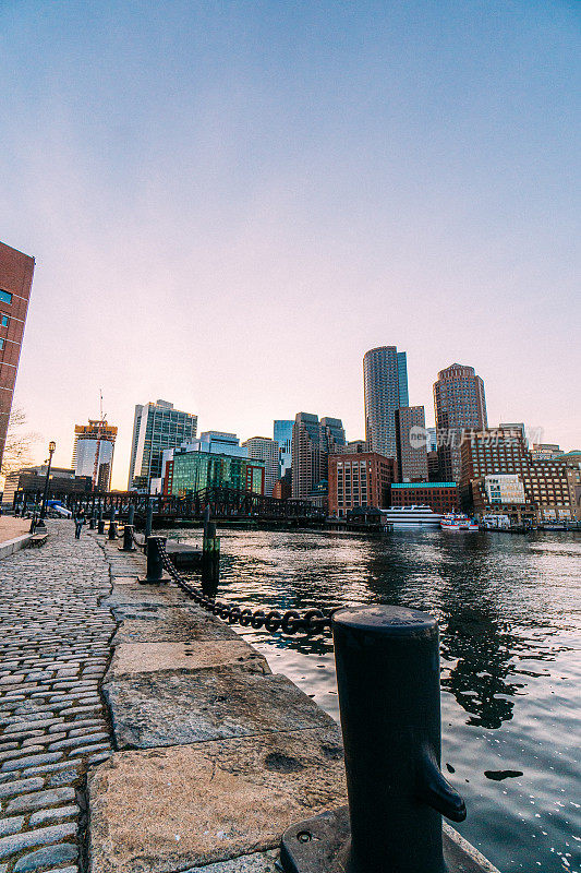 波士顿港系泊系柱柱和锚链