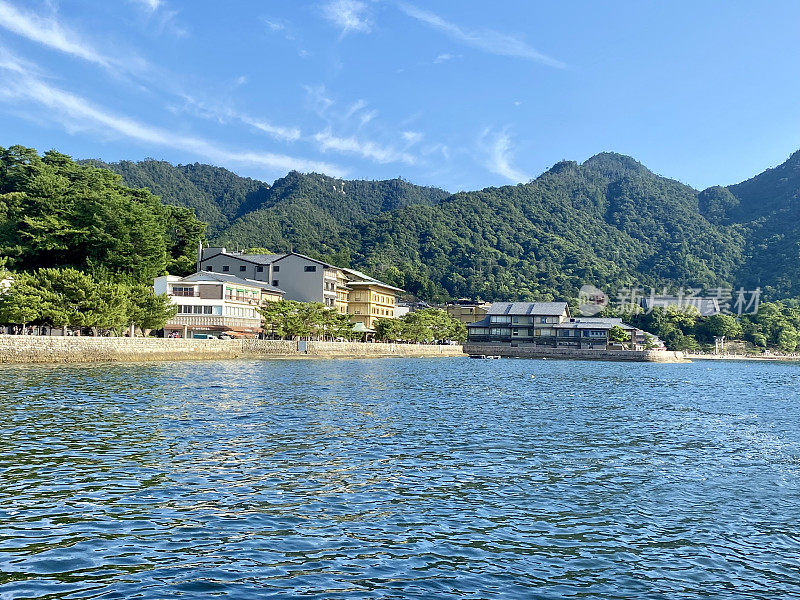 日本-广岛附近的宫岛町岛(严岛)-村庄