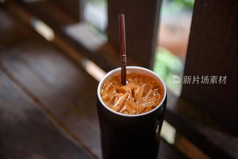 传统的泰国奶茶加冰