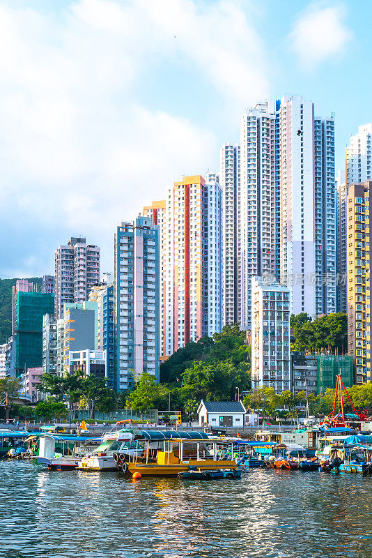 香港仔湾海港的日落景致。阿伯丁