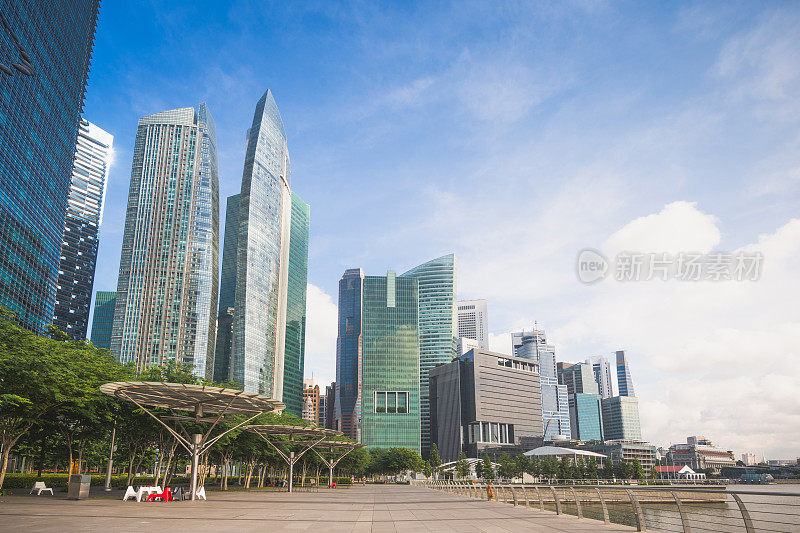 新加坡著名的滨海湾地区和城市景观是一个受欢迎的旅游景点在新加坡滨海湾地区。