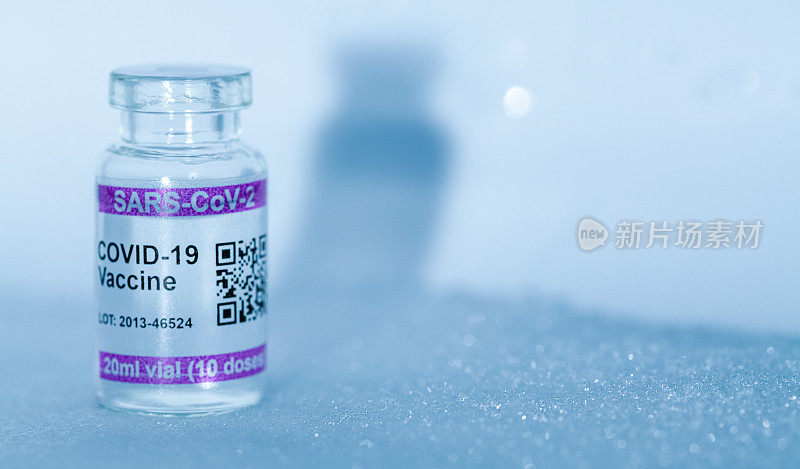 单瓶COVID-19疫苗低温保存。标记SARS-CoV-2对抗冠状病毒