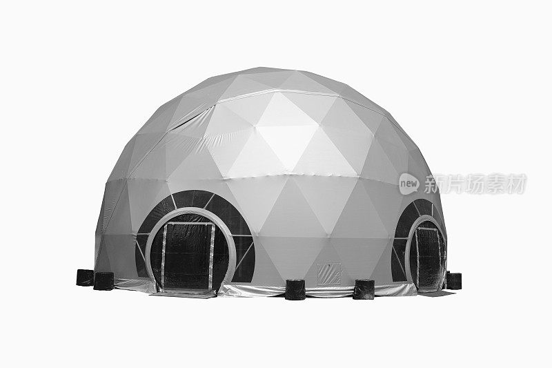 太空基地球形帐篷，白色和深灰色圆形塑料建筑在白色背景上