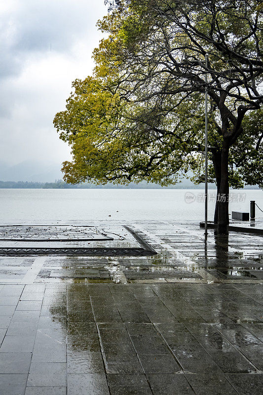 下雨天中国杭州西湖的风景