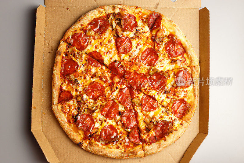 盒子里的披萨