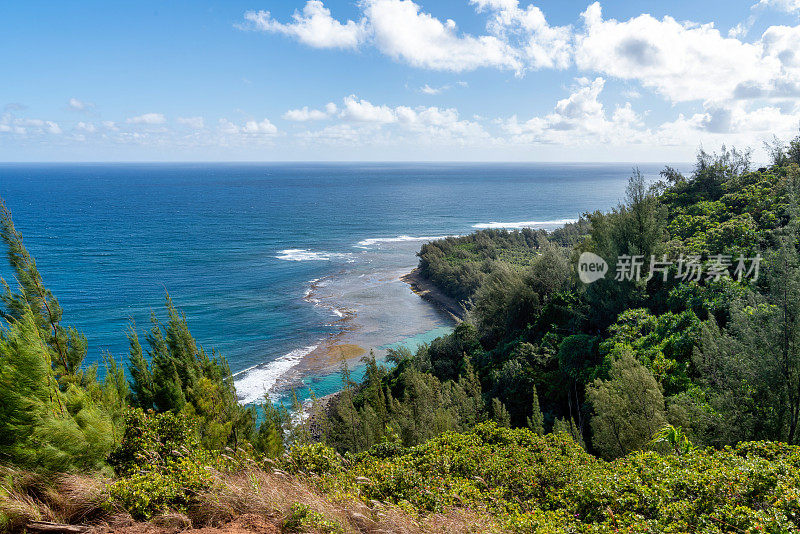 夏威夷考艾岛的海岸线