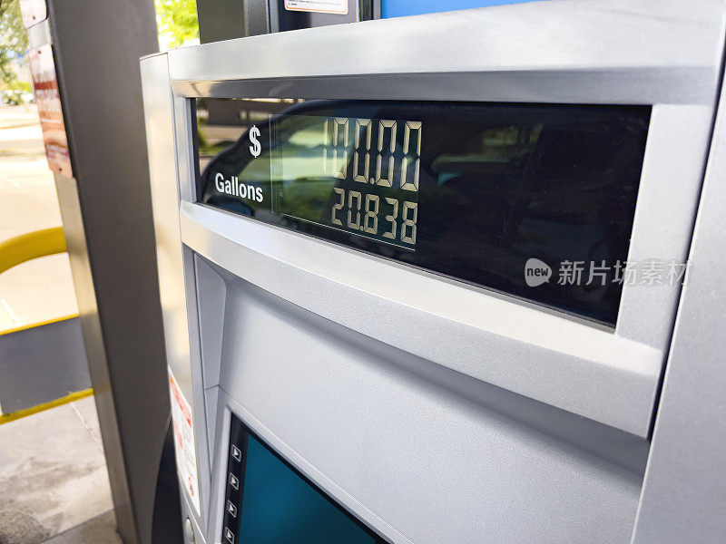 在高通货膨胀期间加油站的油泵价格通货膨胀视频系列
