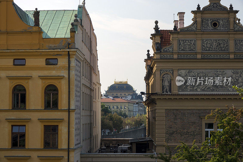 捷克布拉格的老建筑和国家剧院