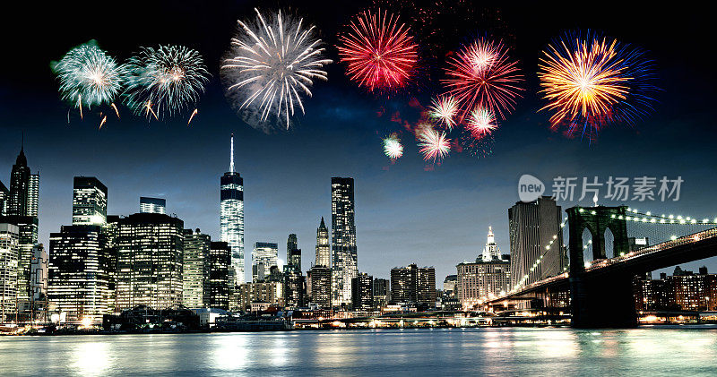 纽约布鲁克林大桥上的新年烟花。