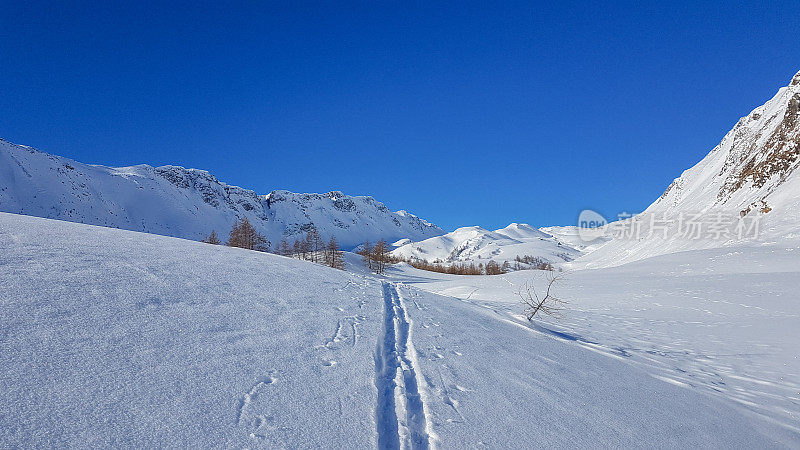 瑞士，冰川上的雪道