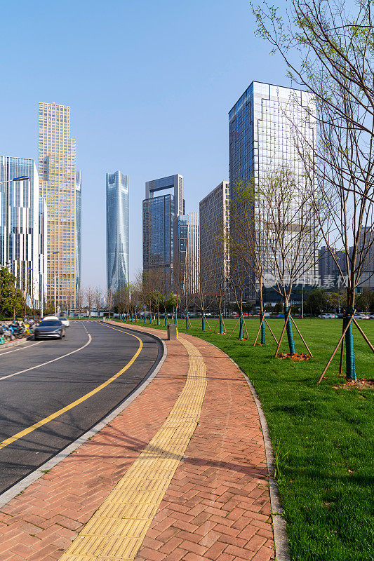 中国上海陆家嘴的世纪大道街景。