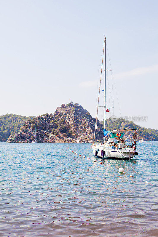 停泊在海上的帆船。爱琴海,土耳其