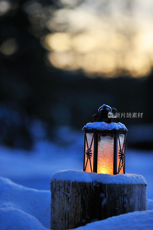 雪中的灯笼