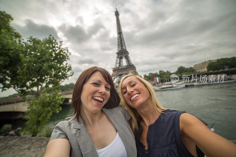 来张自拍吧!Paris-Eiffel塔