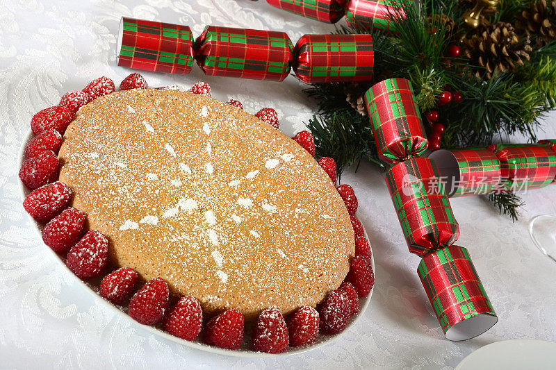 新鲜树莓圣诞橄榄油蛋糕