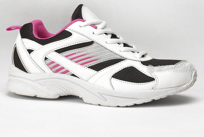 白色和粉红色的女性跑鞋